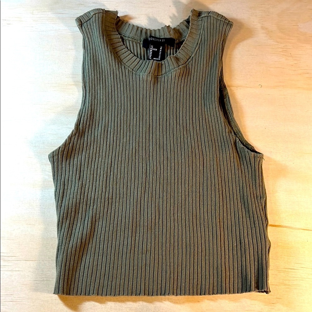 Forever 21 green Khaki Ribbed crop Tank Top Sz M